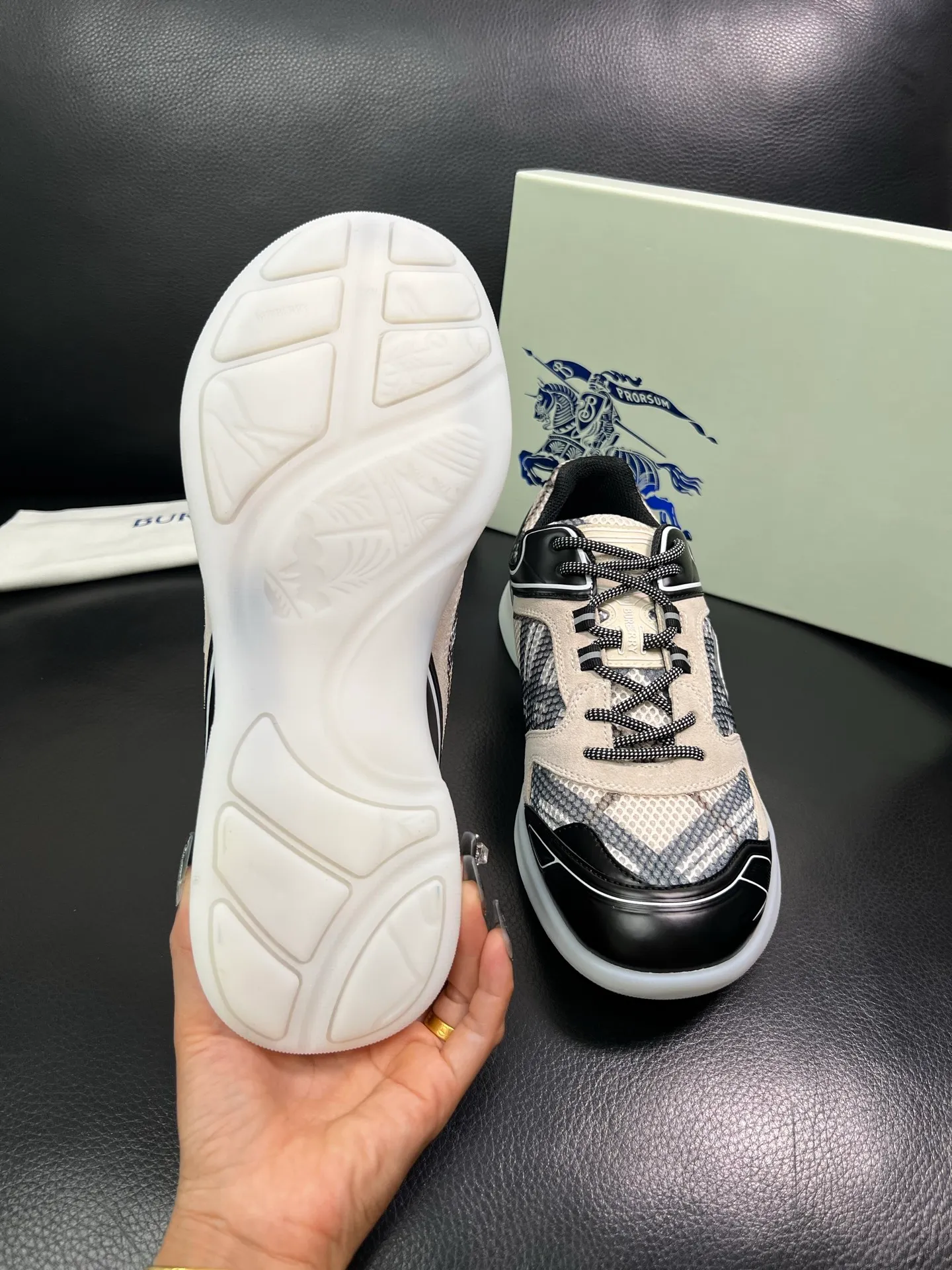 Men's shoes 💰740 BURBERRY top crafts Burberry counter synchronization, original factory configuration imported cowhide fabrics from Italy, high-quality complex splicing process, imported cowhide inner pads, breathable and comfortable, soles: original soles specially provided by the original factory, original and single goods High quality welcome to compare, code number 38-44 (customized 45 46) 85855